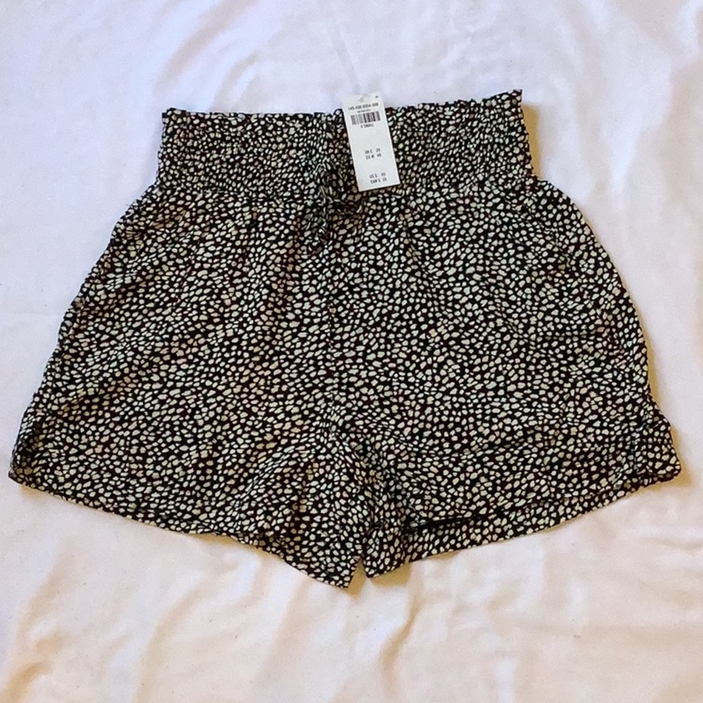 NEW WITH TAGS!  Abercrombie & Fitch Pull on Shorts with Pockets